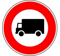 Panneau routier "Accès interdit aux camions" B8