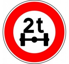 Panneau routier "Accès interdit aux véhicules de plus de 2t" B13a