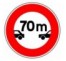 Panneau routier "Interdiction de circuler sans maintenir une distance de 70m" B17