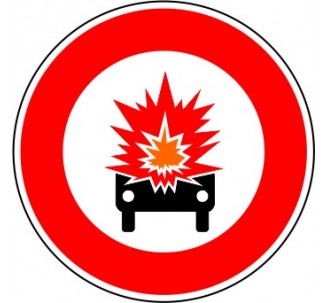 Panneau routier "Accès interdit aux véhicules transportant des marchandises inflammables" B18a