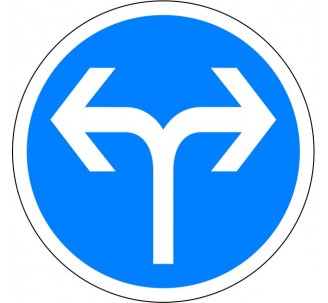Panneau routier "Directions obligatoires à la prochaine intersection - A gauche ou à droite" B21d1