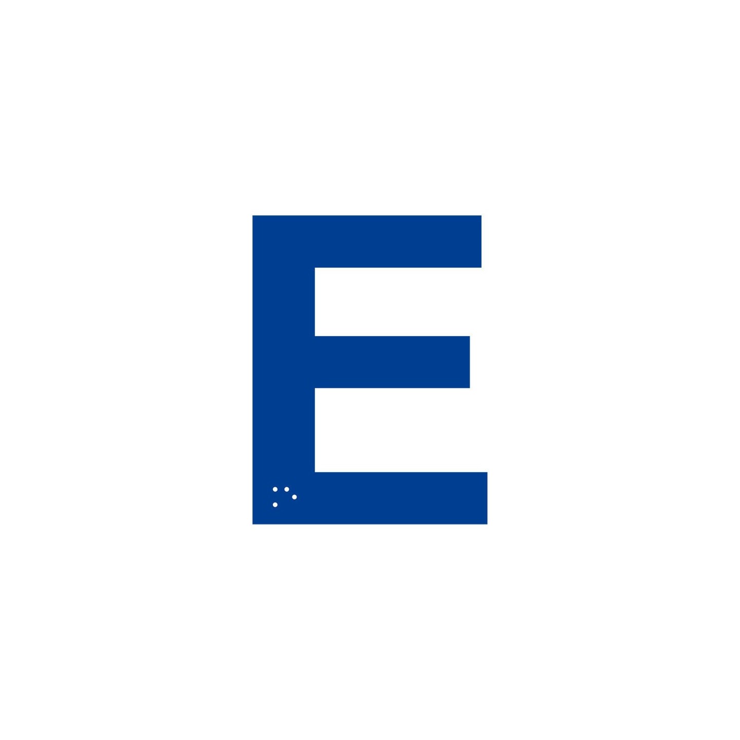 Lettre "E" + braille en aluminium découpé