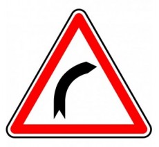 Panneau routier "Virage à droite" A1a