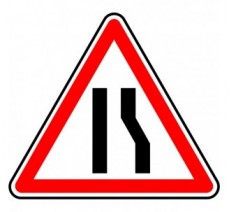 Panneau routier "Chaussée rétrécie par la droite" A3a