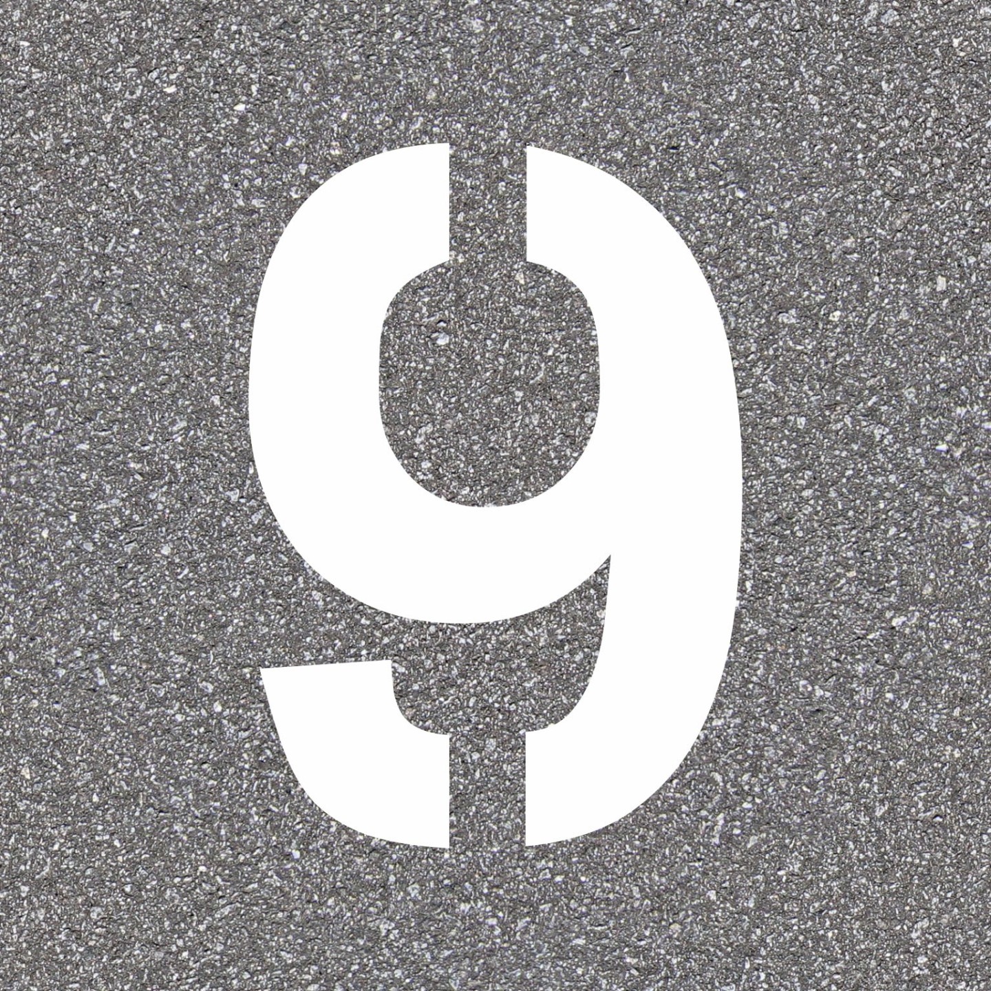 Pochoir en bois du chiffre "9"