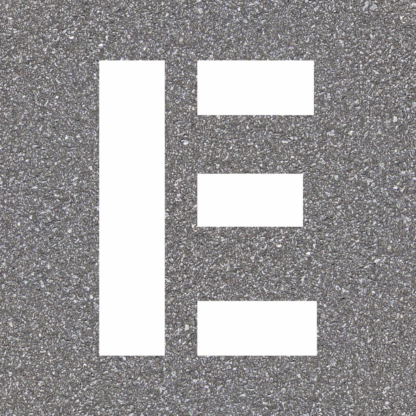 Pochoir en bois de la lettre "E"