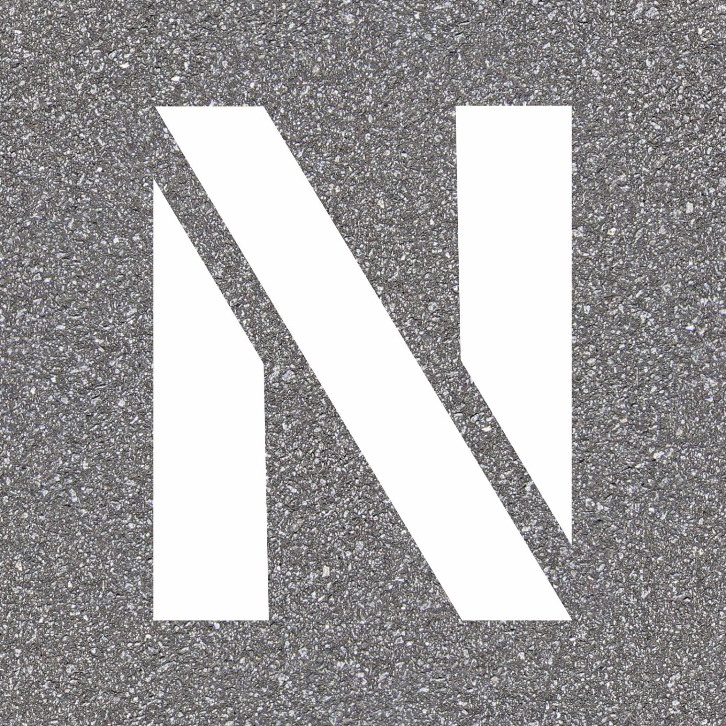 Pochoir en bois de la lettre "N"