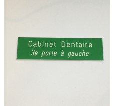 Plaque de boîte aux lettres, fond vert, texte gravé blanc