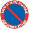 Défense de stationner, Emplacement réservé