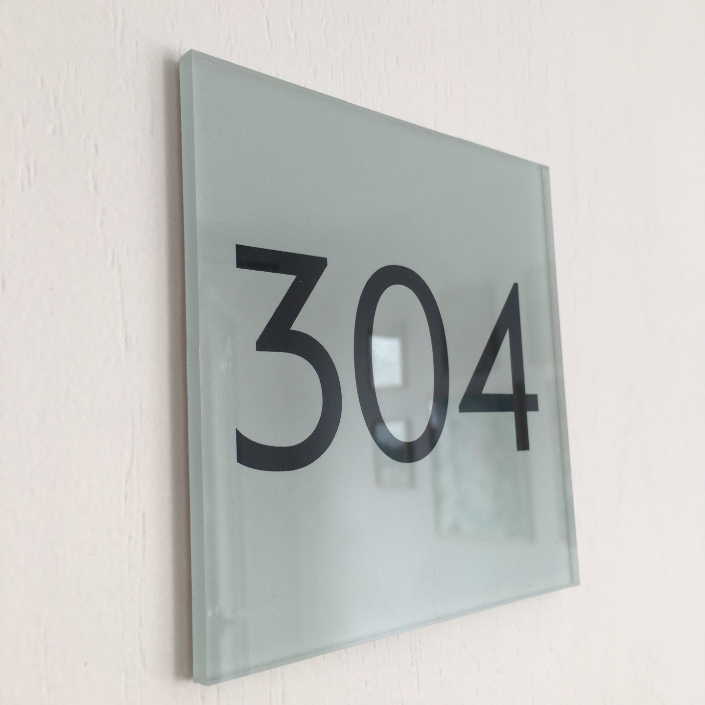 Plaque de porte avec chiffre à personnaliser, en plexiglass
