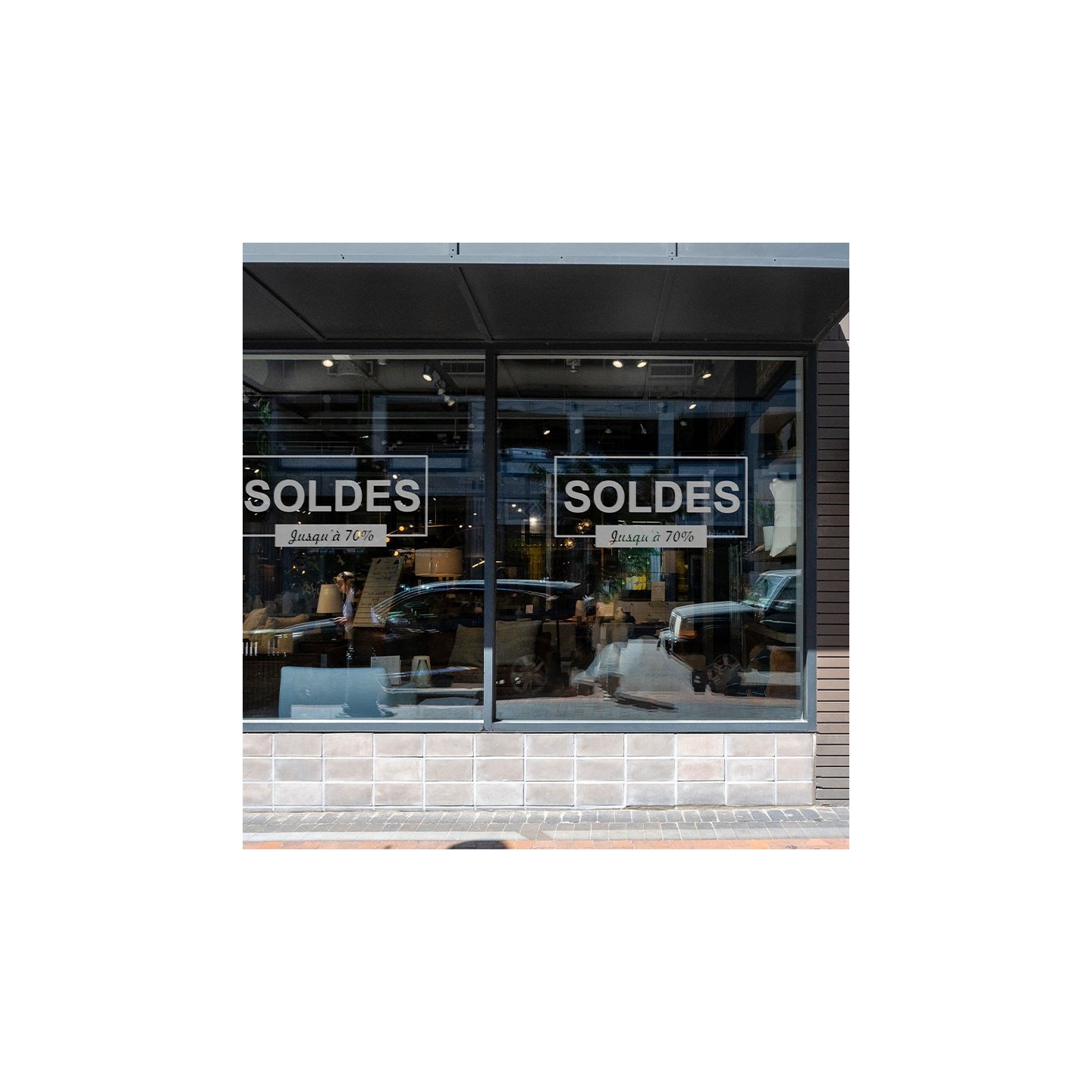 Sticker soldes sur vitrine dans un rectangle