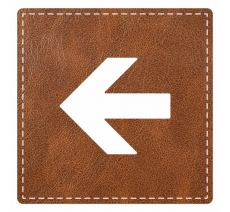 Plaque porte "Flèche vers la gauche" - imitation cuir marron - picto carré